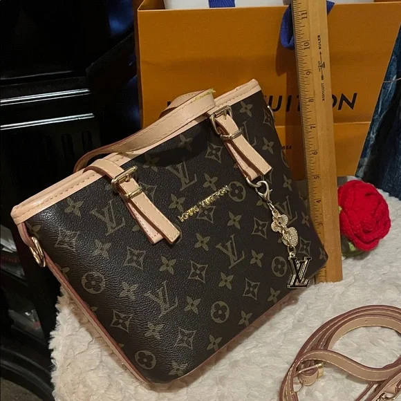 nwt Monogram Canvas Tote - Picture 3 of 4